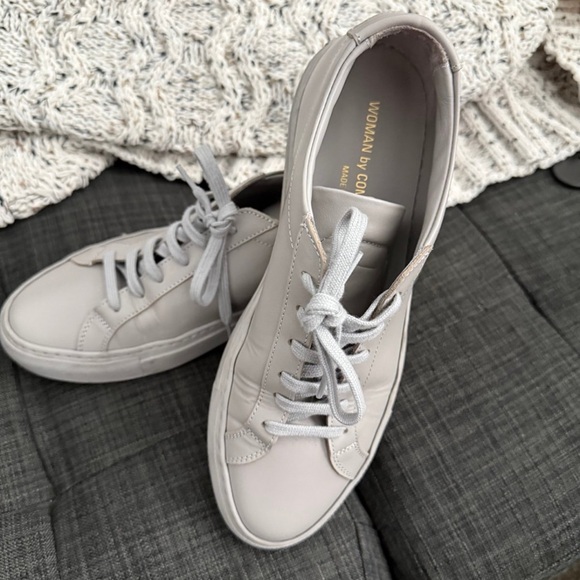 Common Projects Gray Sneakers Minimalist Design - Picture 2 of 5